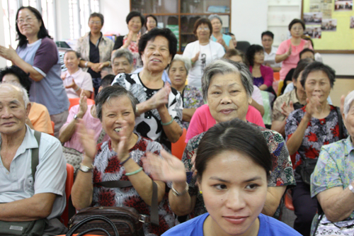 Mid-Autumn Festival Elderly Service (September 2009)