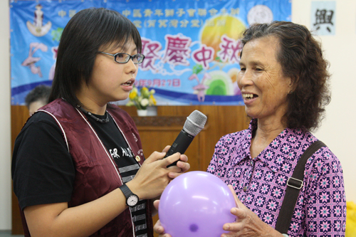 Mid-Autumn Festival Elderly Service (September 2009)