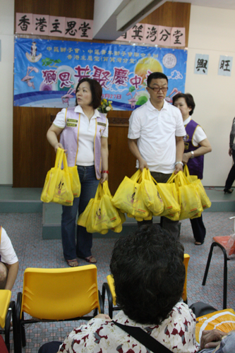 Mid-Autumn Festival Elderly Service (September 2009)