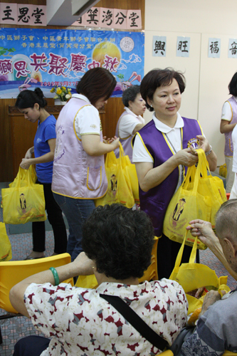 Mid-Autumn Festival Elderly Service (September 2009)